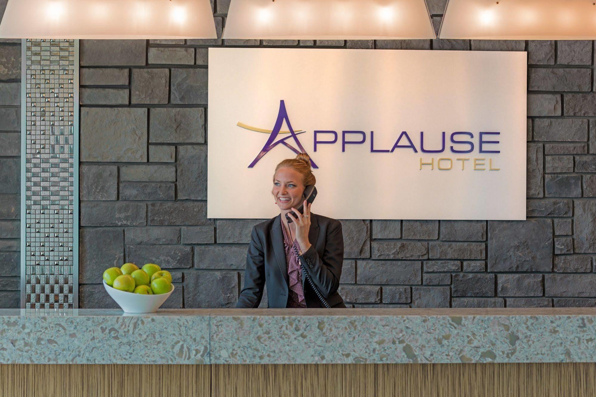 Applause Hotel Calgary Airport By Clique Exterior foto