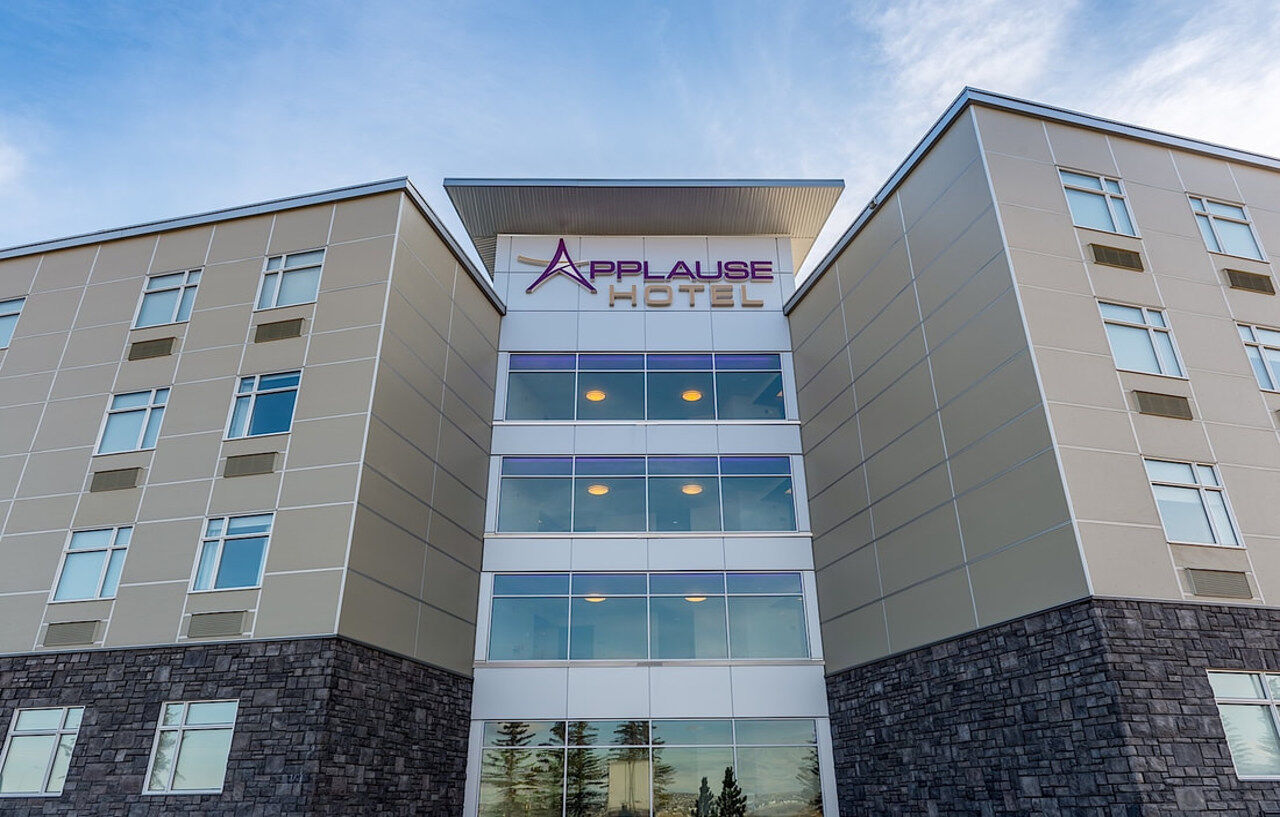 Applause Hotel Calgary Airport By Clique Exterior foto